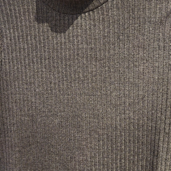 Gray Ribbed Long Sleeve Top - Picture 3 of 4